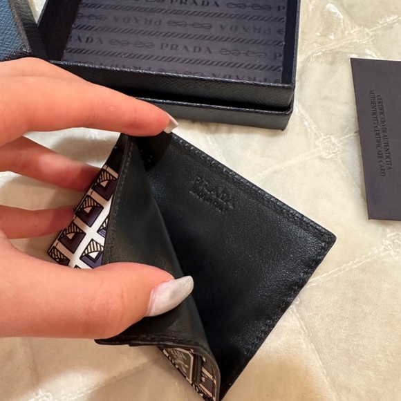 MENS PRADA Vitello Patern Wallet. Color: Royal BRAND NEW - Picture 4 of 6